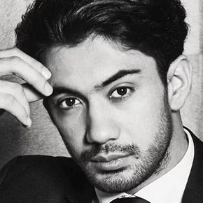 Photo star :  Reza Rahadian