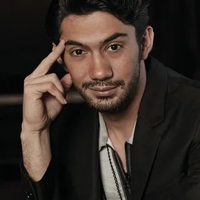 Photo star :  Reza Rahadian