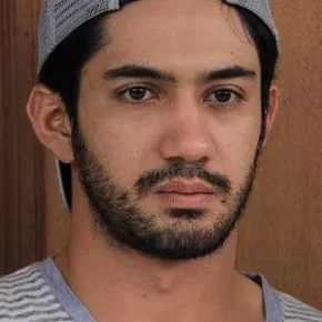 Photo star :  Reza Rahadian