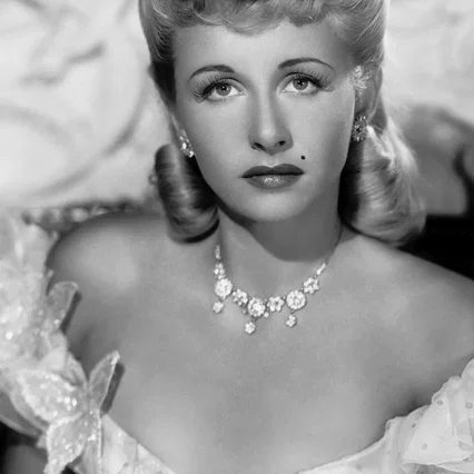  Vera Ralston