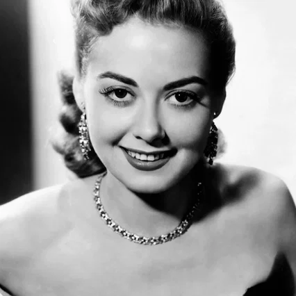  Adele Mara