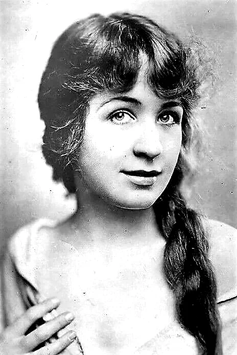 Helen MacKellar