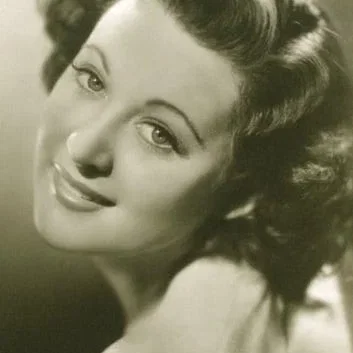  Gwen Gaze