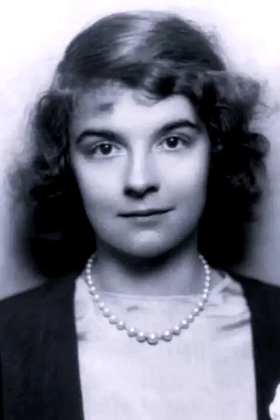  Edith Barrett