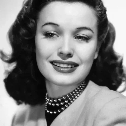  Lois Collier