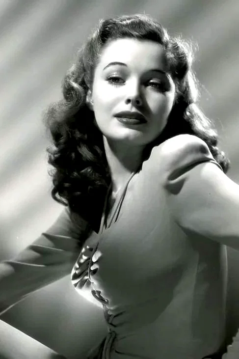  Lois Collier