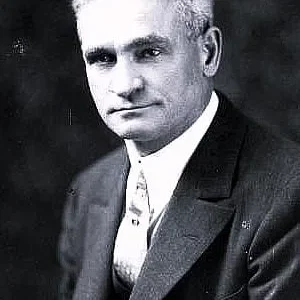  Tom Brower