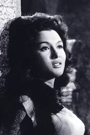  Bella Cortez