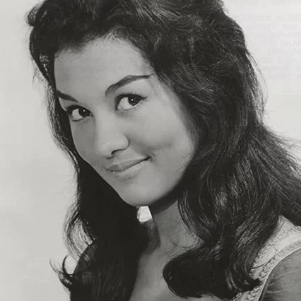  Bella Cortez