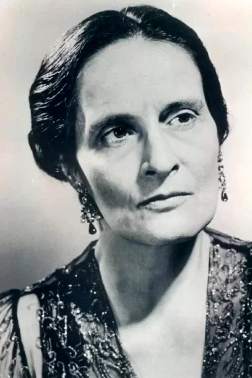  Madeleine Taylor Holmes