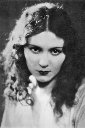  Renee Heribel