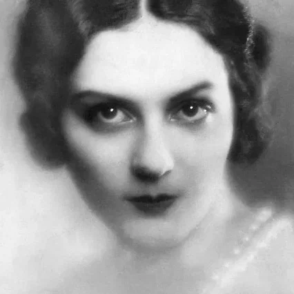  Renee Heribel