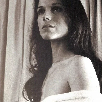  Mary Maude