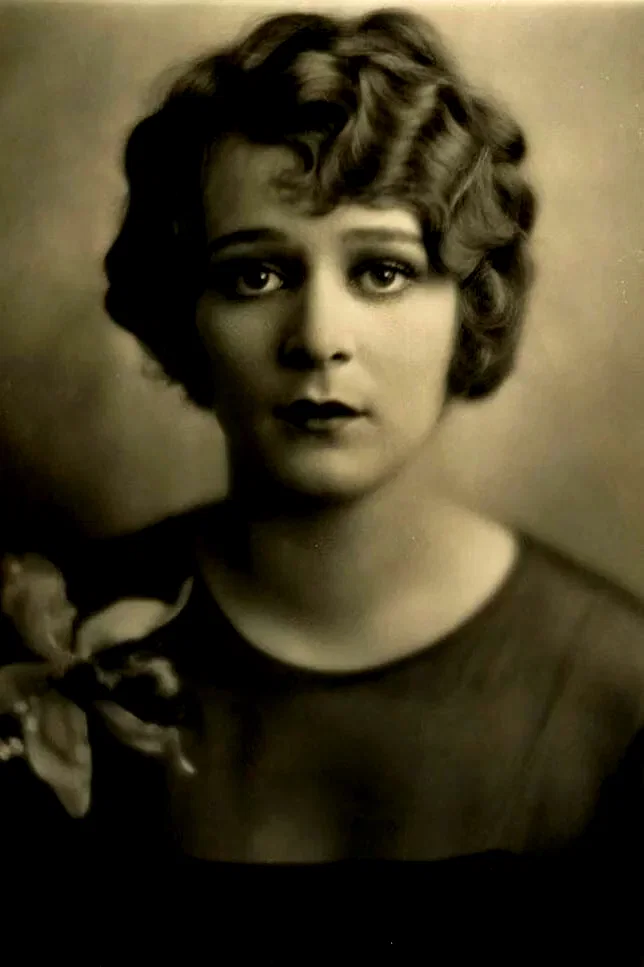  Marguerite De La Motte