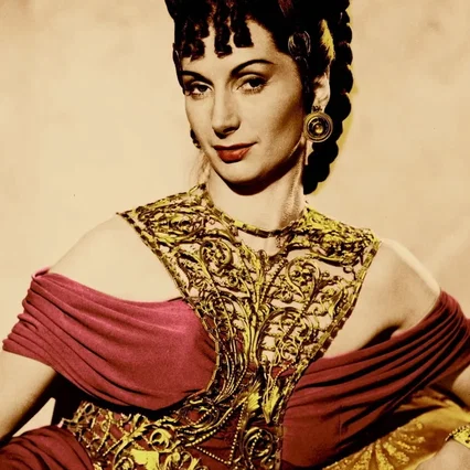  Patricia Laffan