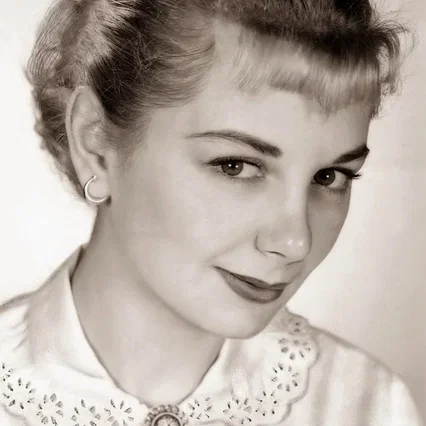  Joan Lorring