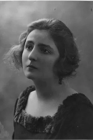  Helene Darly photo
