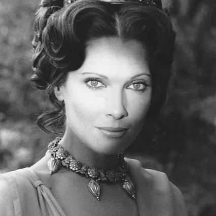  Hildegard Neil