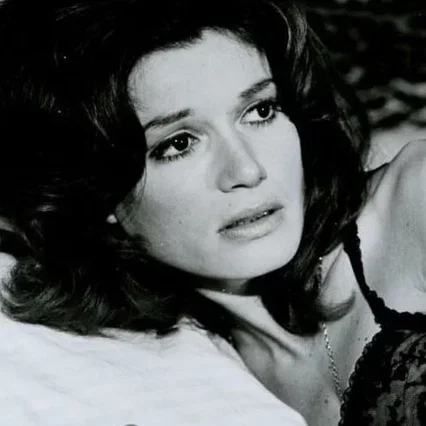  Hildegard Neil