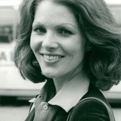  Hildegard Neil
