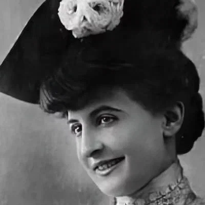  Charlotte Lyses