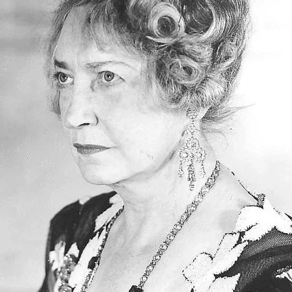  Georgia Caine