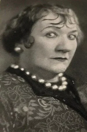  Louise Carver