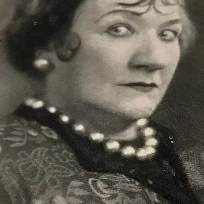  Louise Carver