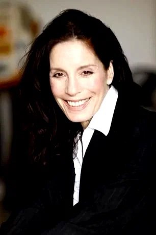  Celine Lomez