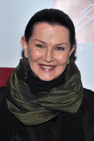  Veronica Hamel