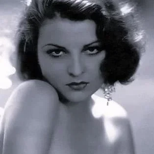  Lilian Bond