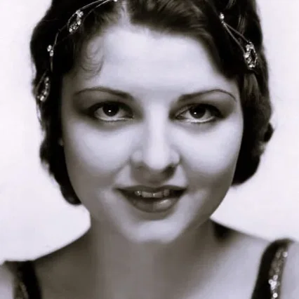  Lilian Bond