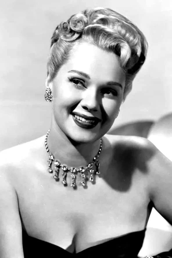  Adele Jergens