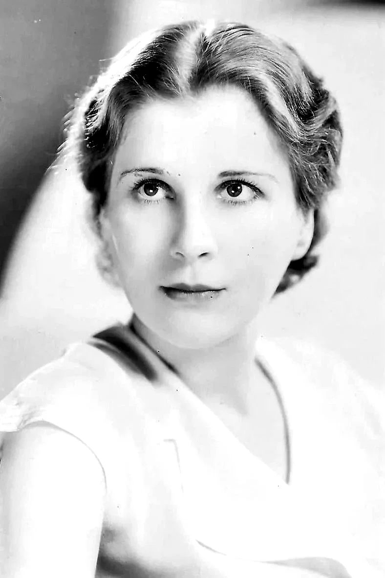 Diana  Wynyard