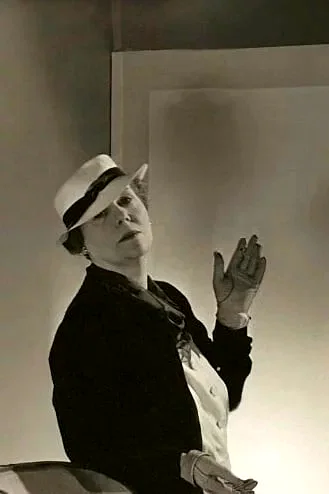  Viola Roache