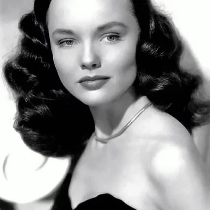  Wanda Hendrix