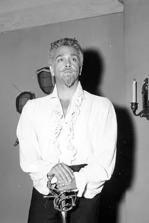  Richard Avonde photo