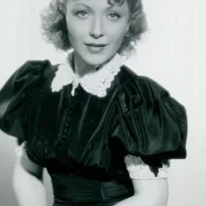 Photo star : Bernadene Hayes