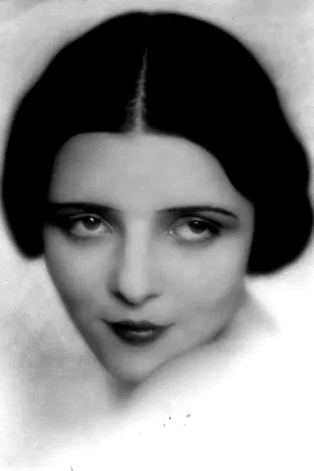  Mona Maris