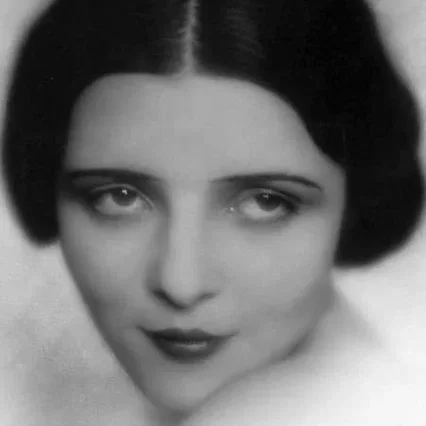  Mona Maris
