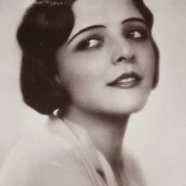  Mona Maris