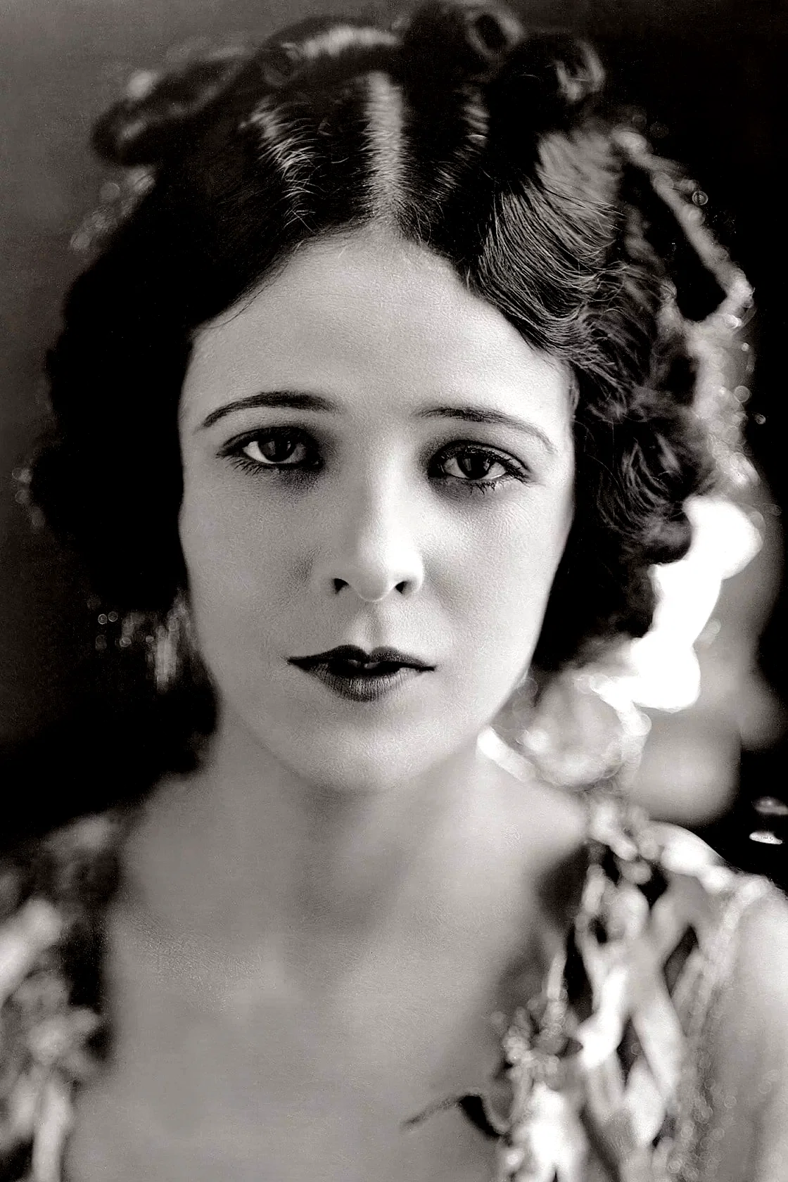  Mona Maris