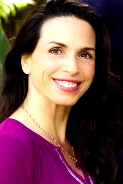  Tasia Valenza