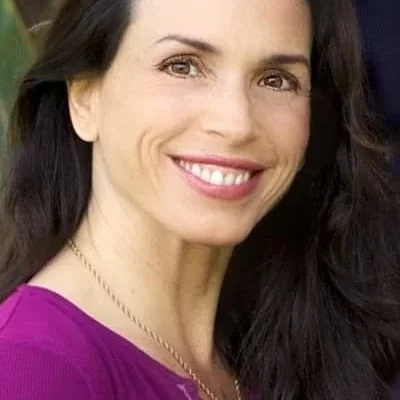  Tasia Valenza