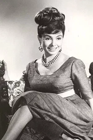  Yolande Donlan photo