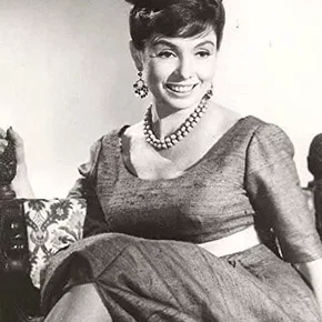 Photo star :  Yolande Donlan