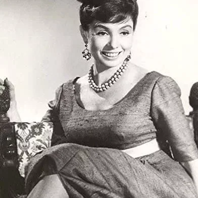  Yolande Donlan