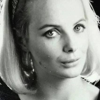  Elizabeth Knight