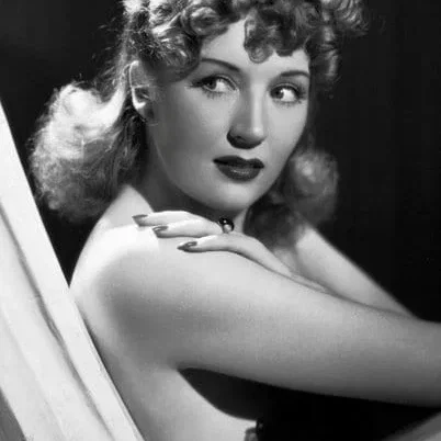  Muriel Angelus