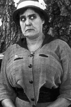  Phyllis Allen photo